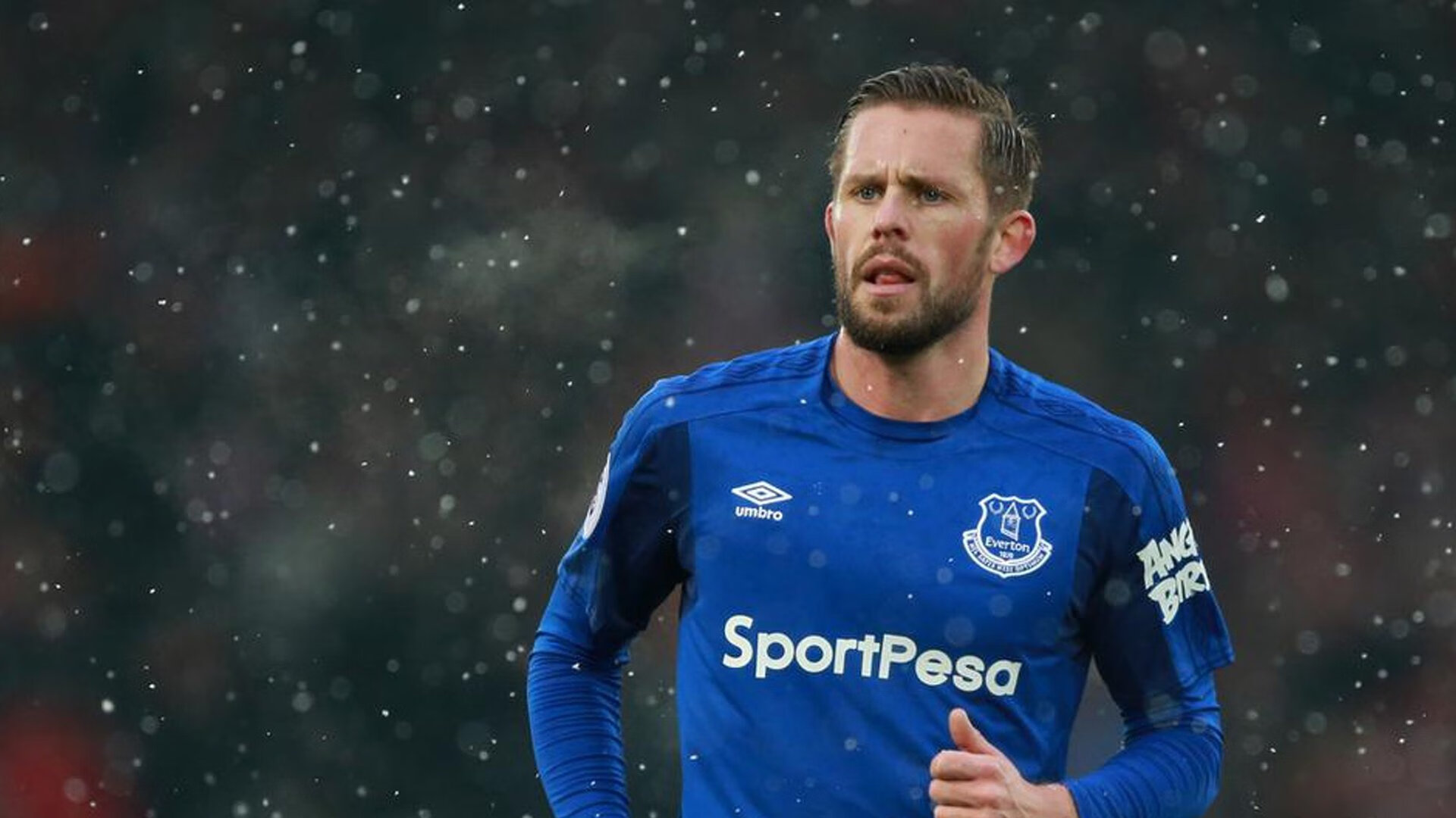 米兰体育入口-中超联赛中国足球晋级 球员状态逐渐回暖,中超足球队员名单